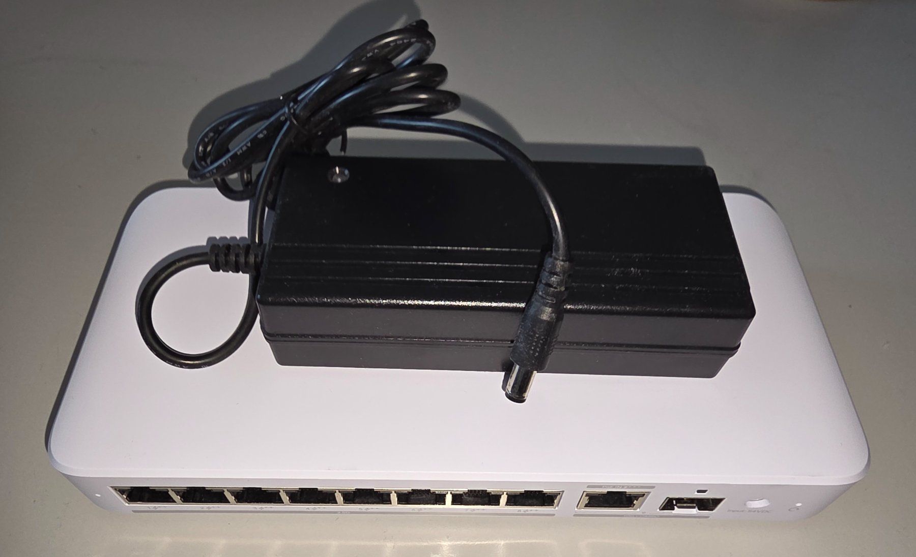 Unifi Modems & Router: Unify UWS-Flex-2.5G-8-PoE – Gebraucht aus Amriswil von Csax 5