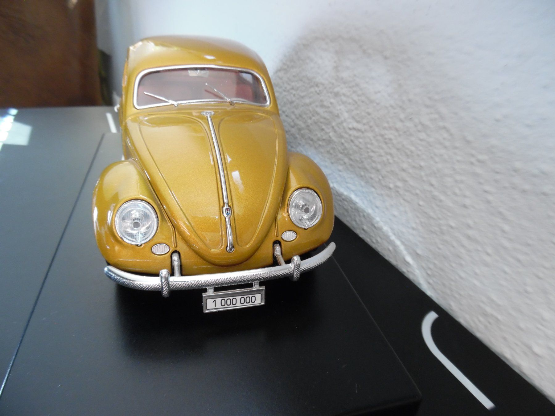 Volkswagen Modellautos: VW Käfer 1.000.000 ste Gold Beetle 1955 Metall 1;18 – Gebraucht aus Steinach von suzzi11 4