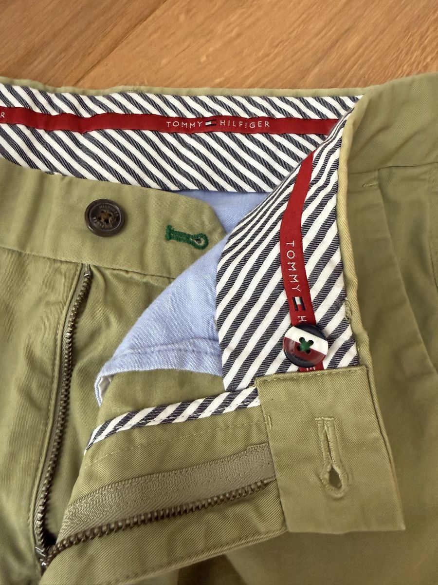 Tommy Hilfiger Pantalons: Tommy Hilfiger Shorts, Grösse 30 – D'occasion à Lungern par Blauhausfrau
