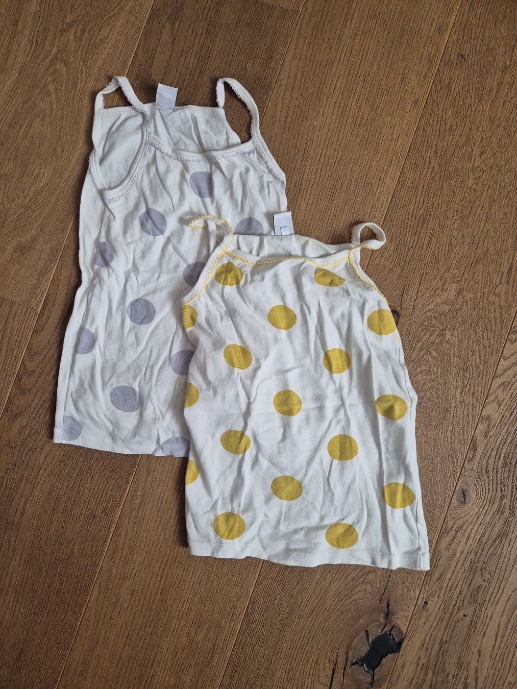 Petit Bateau Lotti & Set di vestiti: lot 2x petit bateau maechen undershirt Gr.10j – Usato da Ostermundigen venduto da Louhdezd