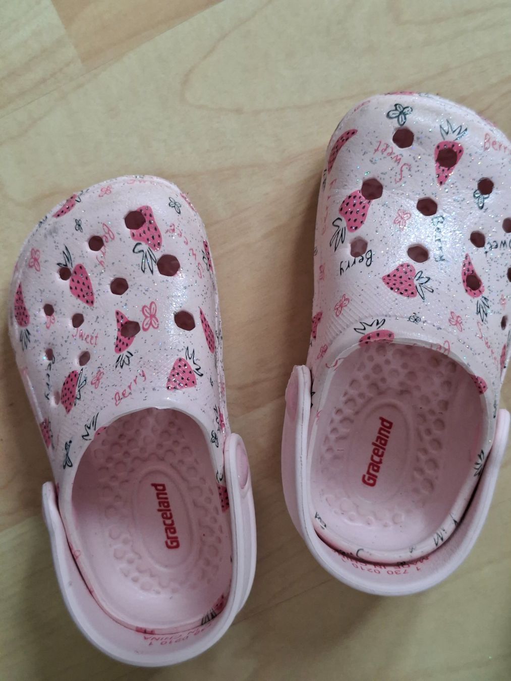 Scarpe per ragazze: Graceland Clogs Gr. 21 &  Esprit Sneaker Gr. 22 – Usato da Niederlenz venduto da ion_gv7d 2