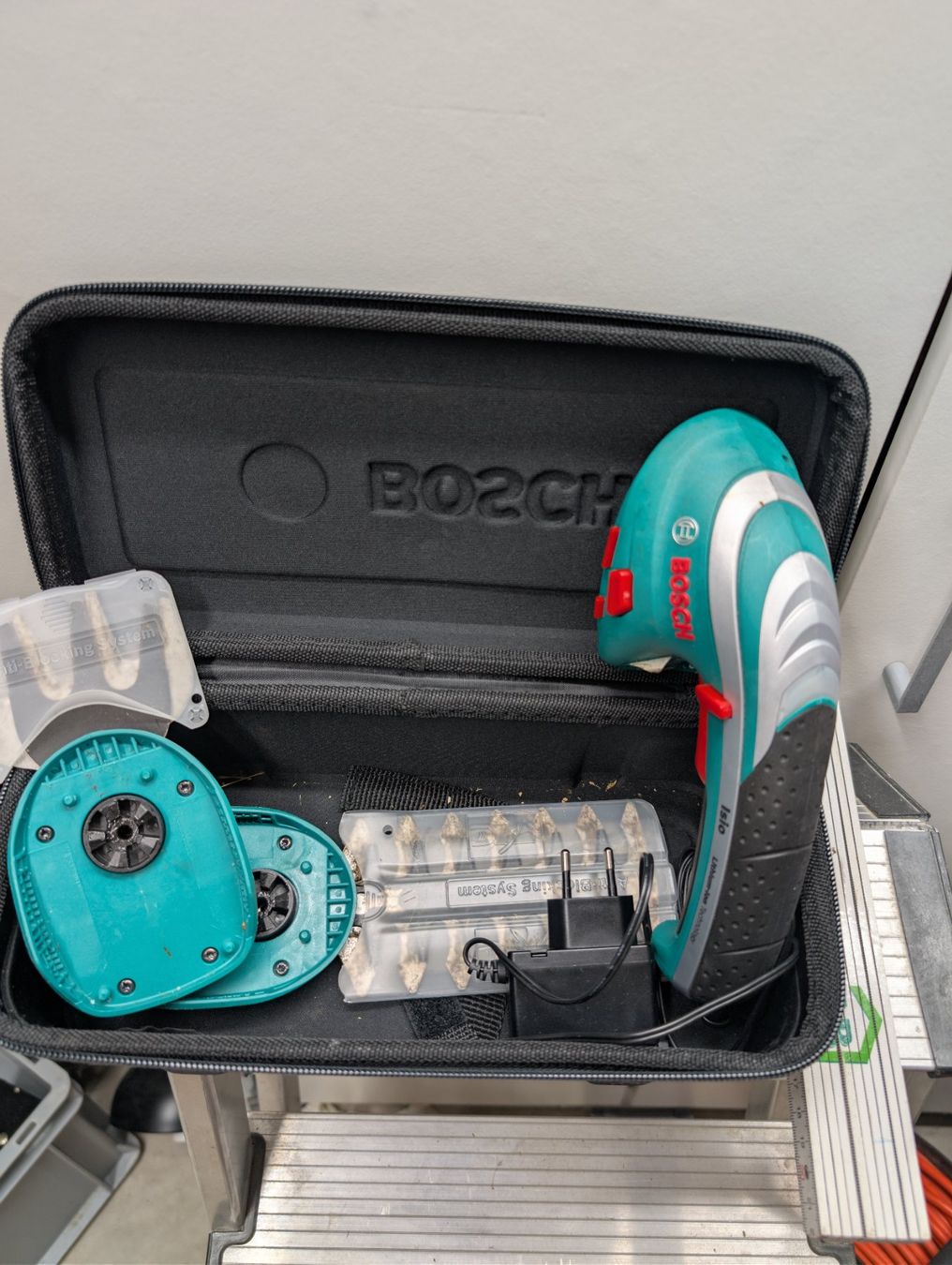Bosch Alle Werkzeuge: Bosch Gartenschere – Gebraucht aus Wynau von Zebrafurz