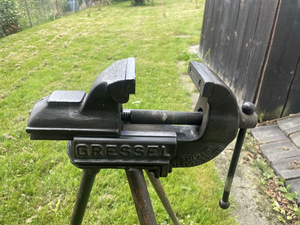 Gressel Tutti gli attrezzi: Gressel Schraubstock 100 mm,mit Gebrauchsspuren – Usato da Willisau venduto da Marcello63