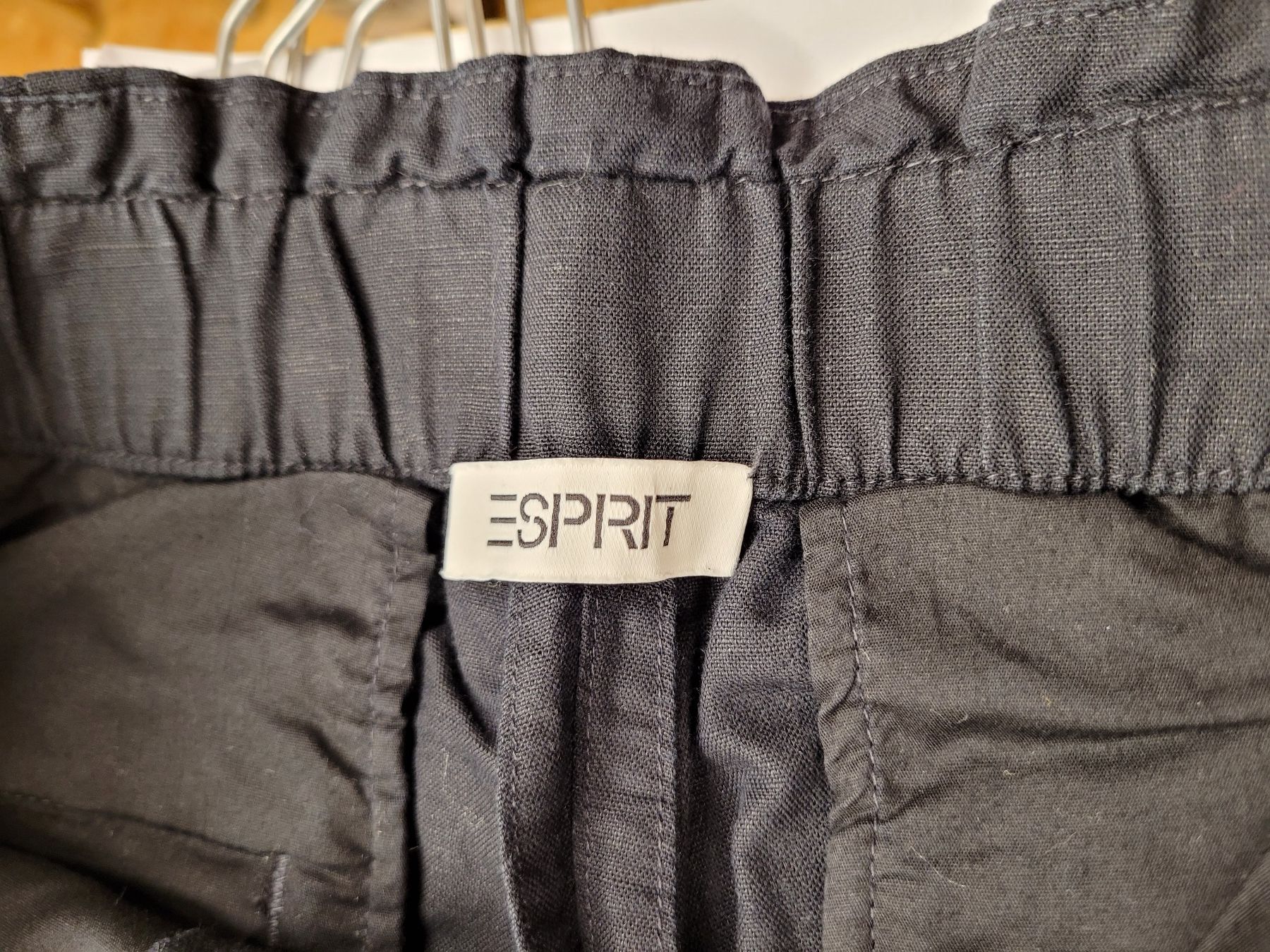 Esprit Pantaloni: ESPRIT pantalon noir 40 – Usato da Lausanne venduto da PlusValue_Lausanne 2