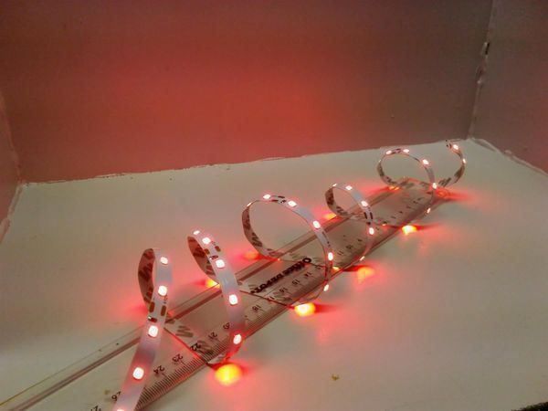 Ghirlande e barre luminose: LED-Streifen 100cm, 12V DC, rot – Nuovo (secondo la descrizione) da Luzern venduto da Salefactory 2