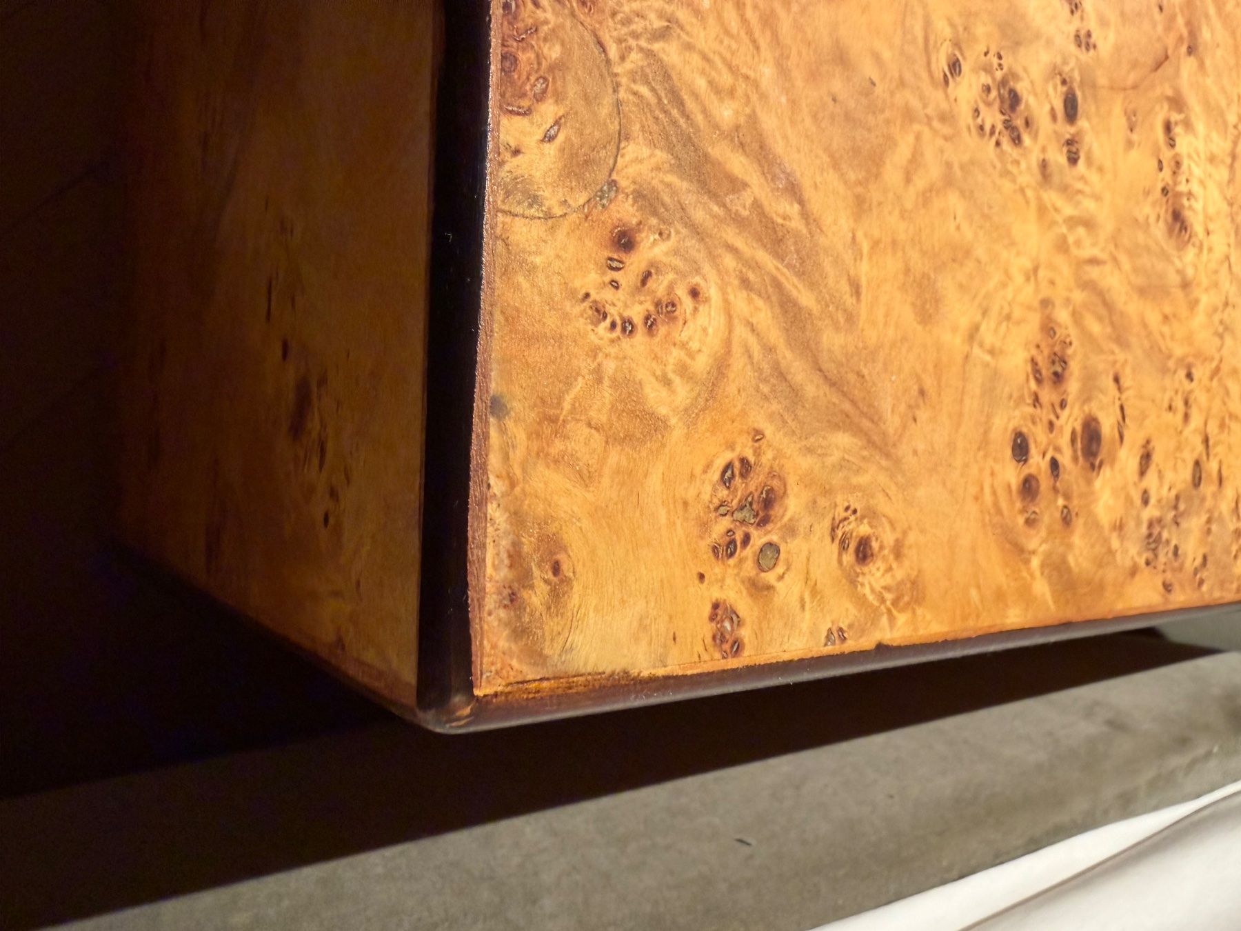 Comodini: Pair Burl Wood Cube Side Tables, Nightstands – Usato da Zürich venduto da kas_g26m 1