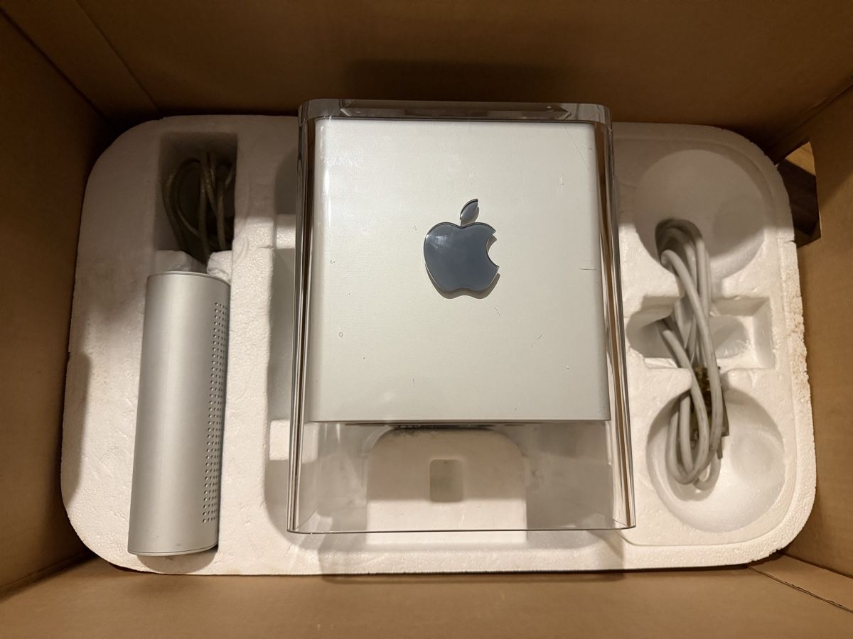 Apple PC: Apple Cube G4 mit 22' Cinema Display – Usato da Pfungen venduto da ric_739 1
