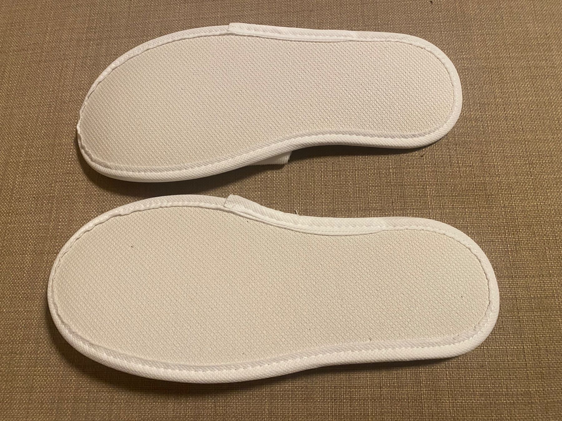 Scarpe da uomo: Weisse Hotel Stoff-Slippers – Nuovo e nell'imballaggio originale da chiasso venduto da Wulli 1