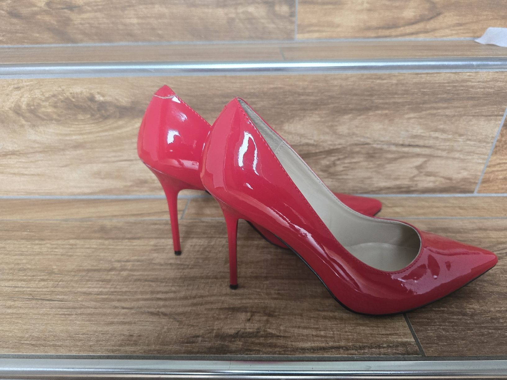 Scarpe da uomo: Rote Lack Pumps, vin Pleaser Gr. 41.5 – Usato da Kirchleerau venduto da KRGR78 1