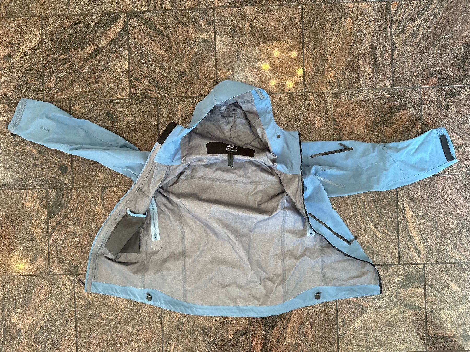 Arcteryx Giacche: Arc'teryx Alpha SV Jacket, Men's Size S | GORE-TEX Shell – Usato da Zürich venduto da jacklondon 1