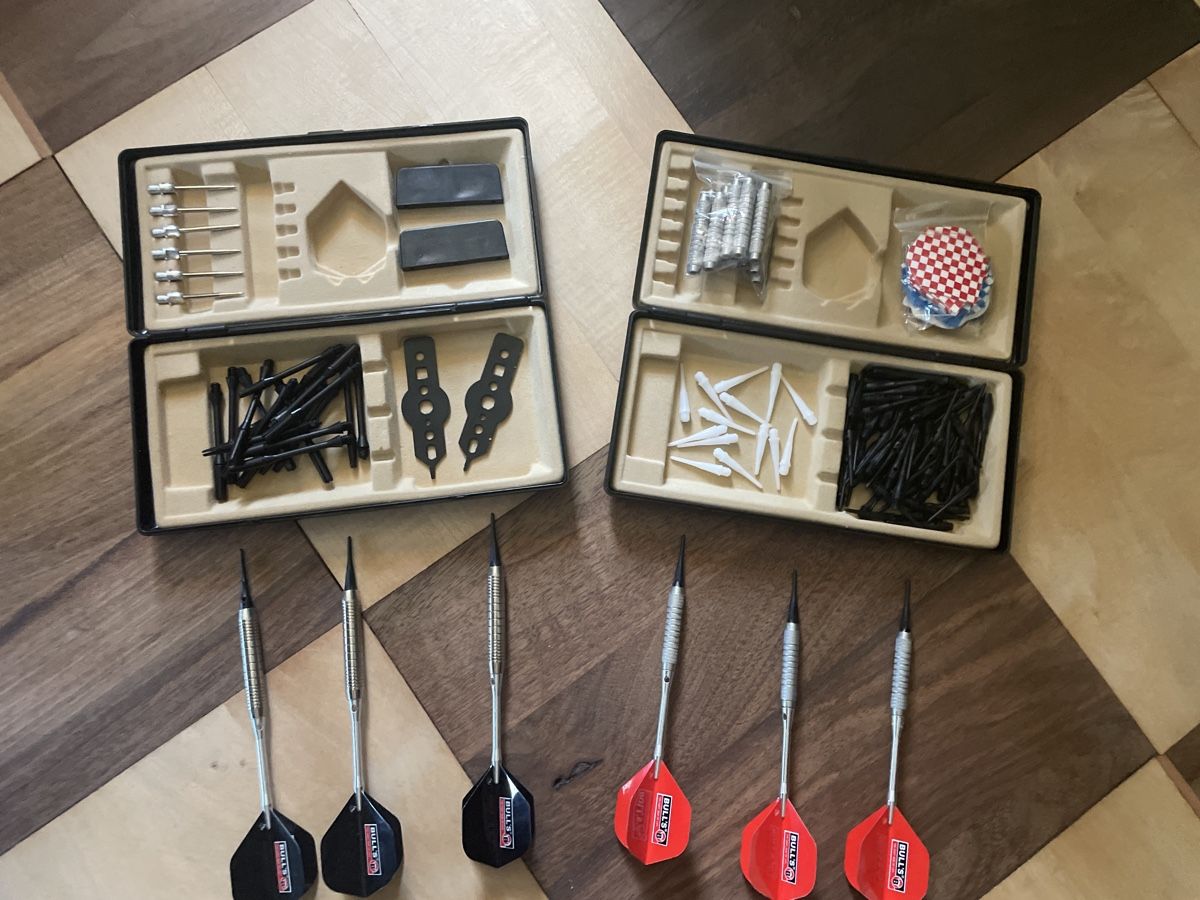 Giochi: Fléchettes professionnelles Karella - Jeu complet comme neuf – Nuovo (secondo la descrizione) da Lobsigen venduto da mic_86ms 1