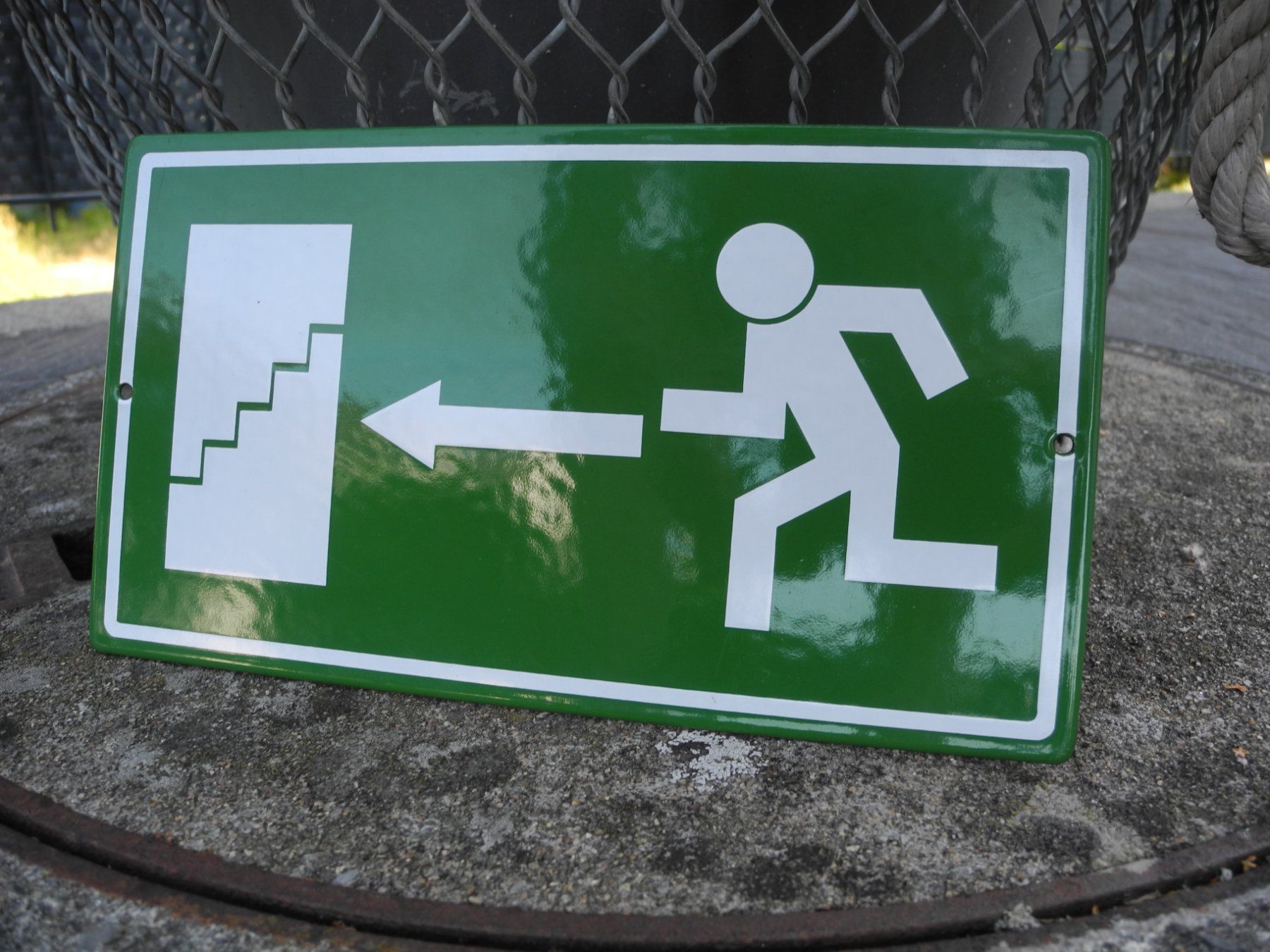 Insegne: FLUCHTWEG EMAILSCHILD – Usato da Reinach AG venduto da Huckleberrysix 1