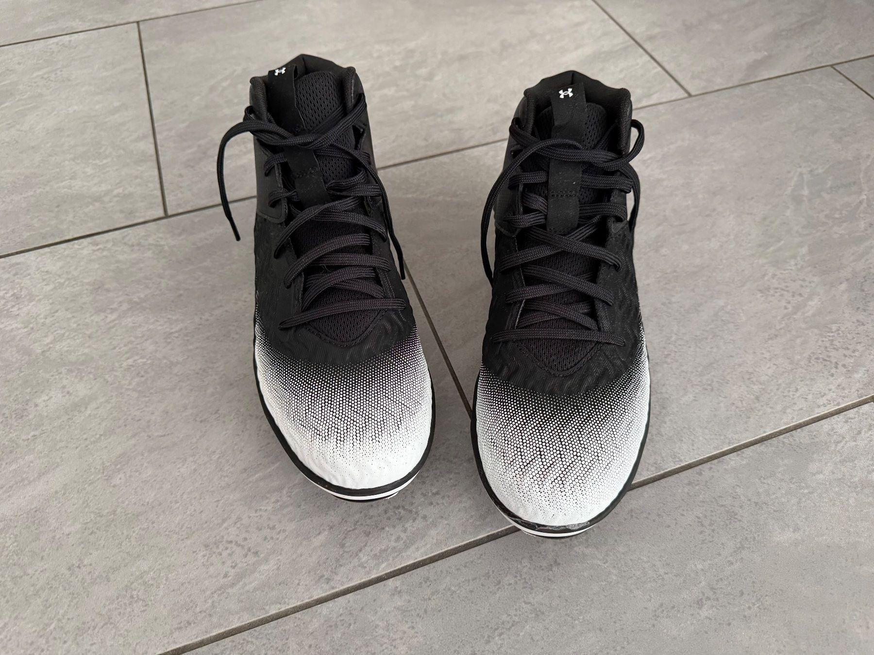 Scarpe da uomo: Under Armour Spotlight Mid - Grösse 44 – Nuovo e nell'imballaggio originale da Bülach venduto da Loredana13 1