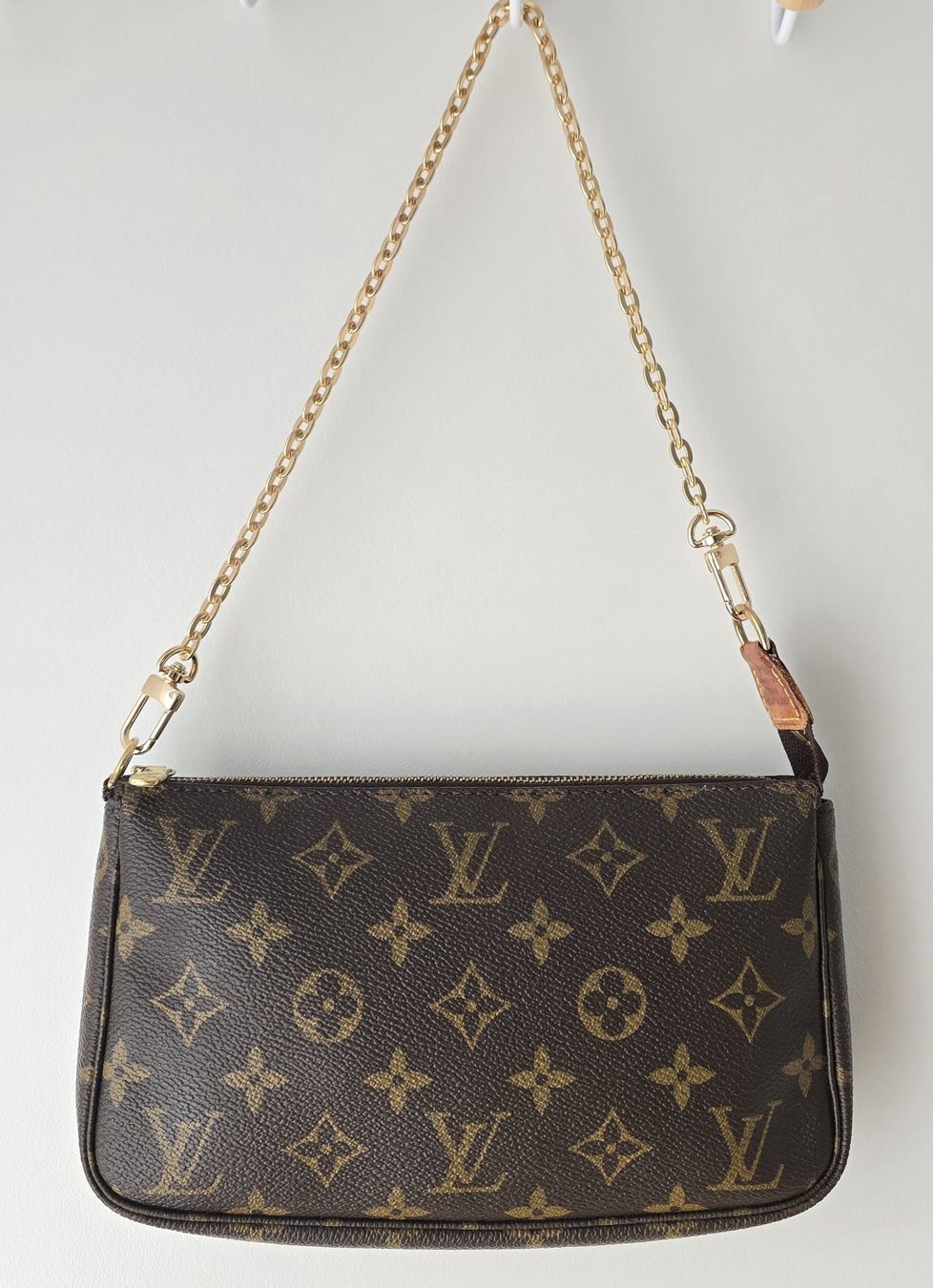 Louis Vuitton Sacs femmes: Louis Vuitton Pochette Accessoires Monogram Canvas – D'occasion à Niederteufen par Mira_72 3