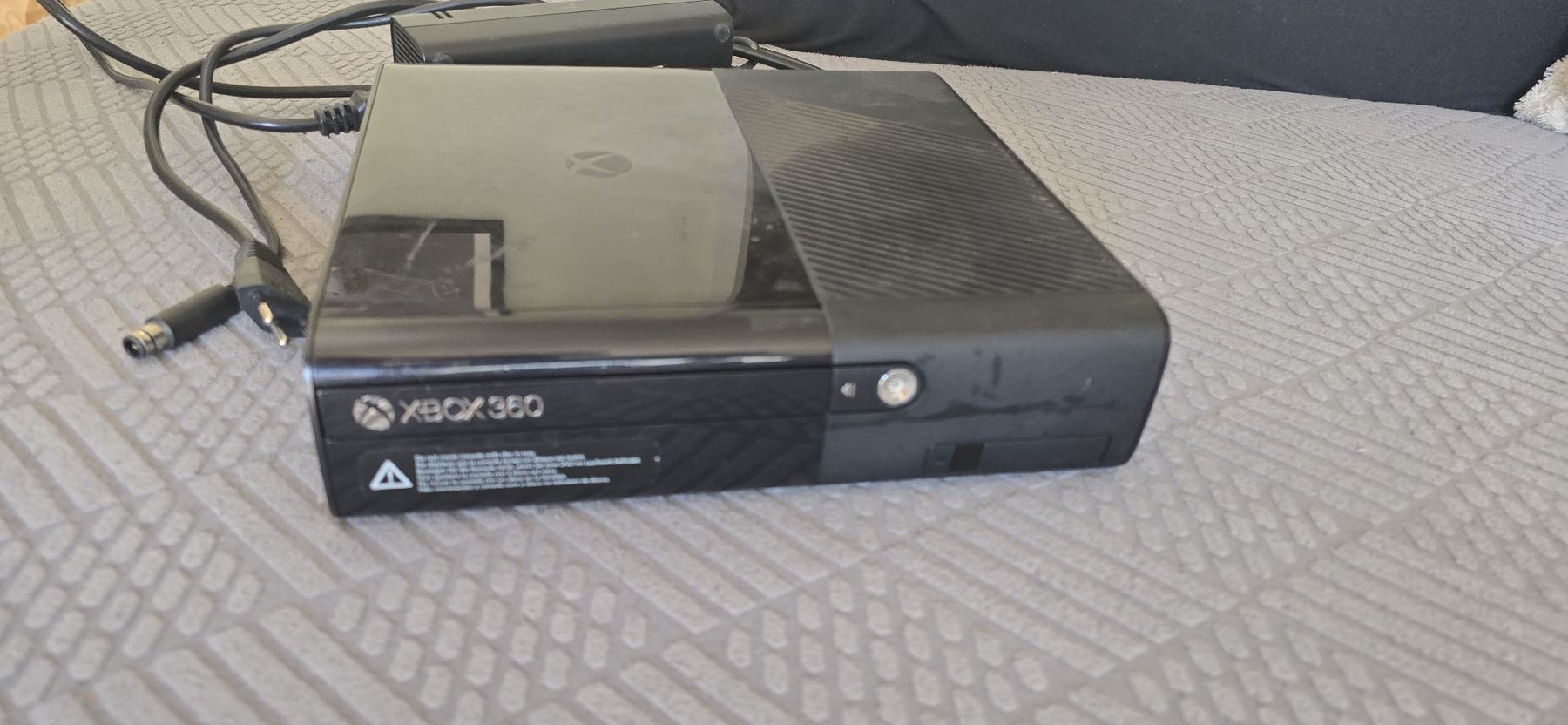 Microsoft Consoles: Xbox 360 E Konsole + 2 Controller (Top Modell) – D'occasion à Thun par Vtecinside999 2