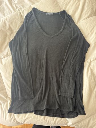 Pull Brandy Melville noir col en V, bon état général