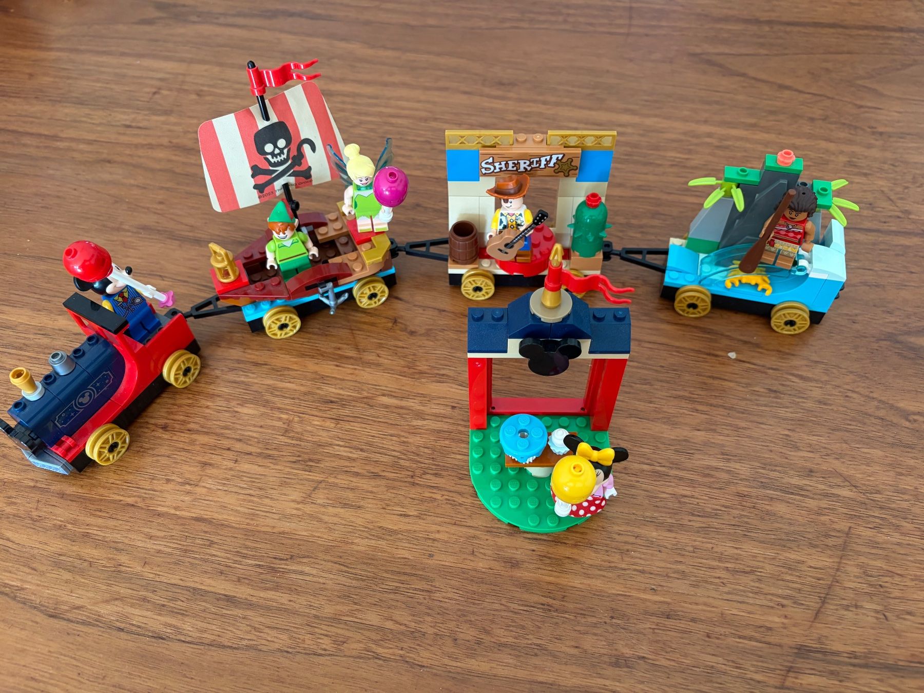 Lego Kit di costruzioni: Lego: Disneys Geburtstagszug – Usato da Grüningen venduto da rueegg.seraina