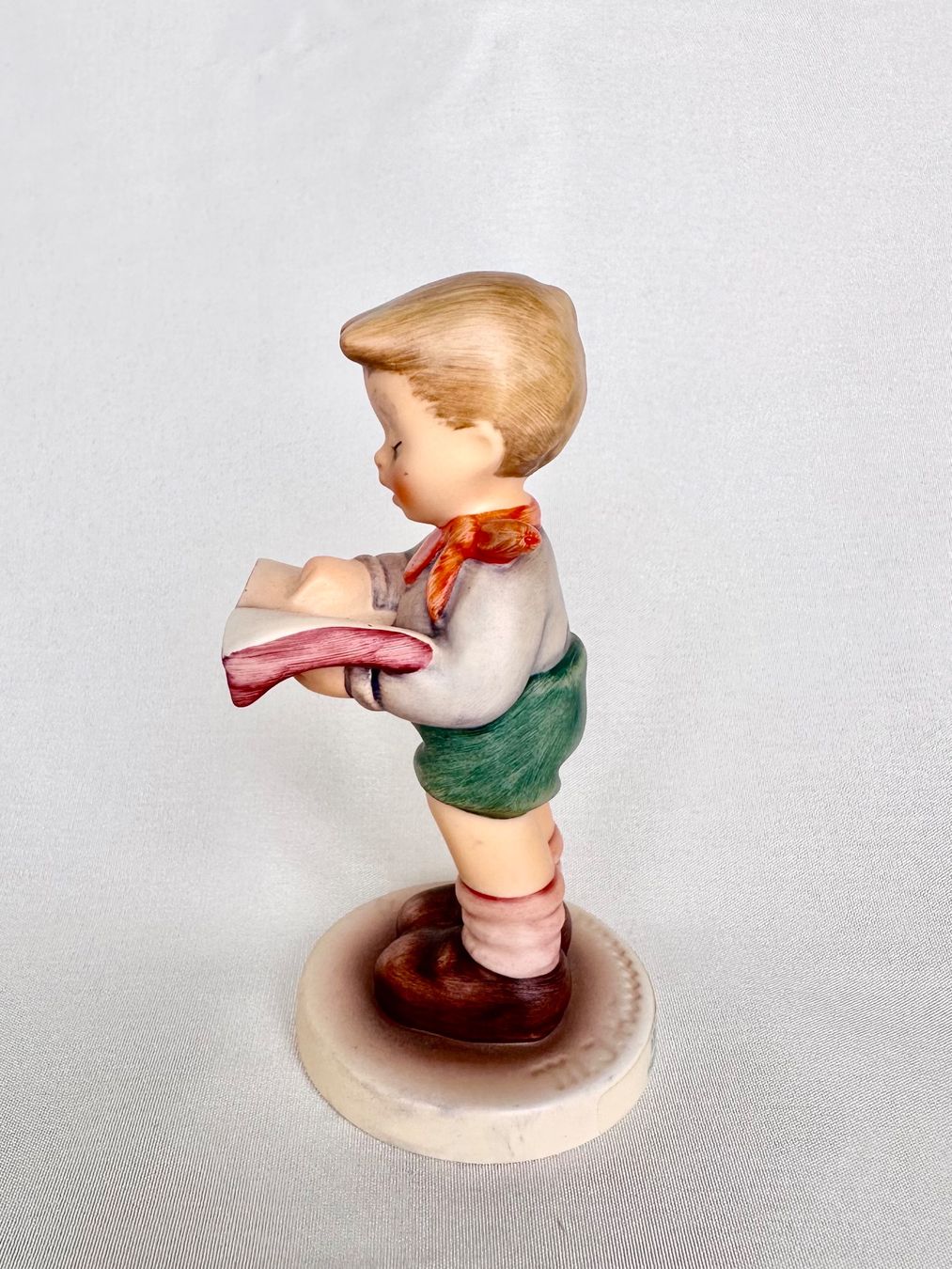 Hummel Figuren: Hübsche Goebel Hummel Figur Junge "Honor Student" – Gebraucht aus Steinen von SputnikSweetheart 2