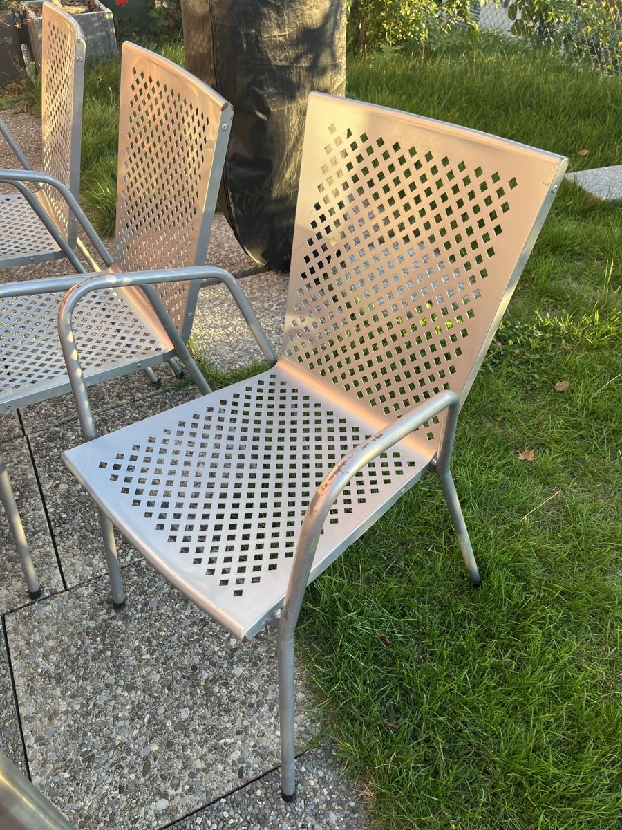 Tables: Gartentisch mit 8 Stühlen – D'occasion à Hinwil par F-DS 2