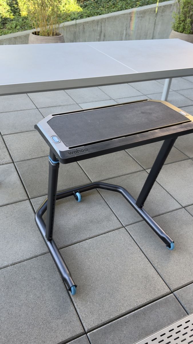Wahoo Hometrainer: Wahoo KICKR Desk, table home trainer réglable – Gebraucht aus Lutry von Artbourbon
