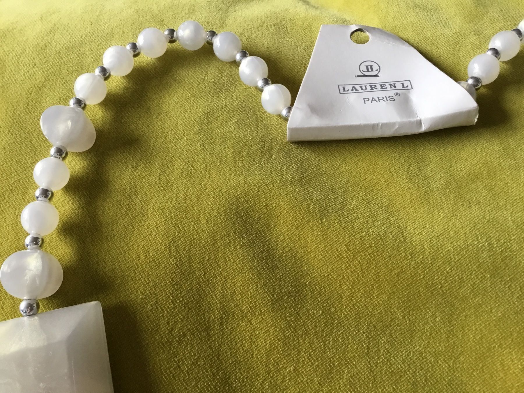 Catenine: Collier long blanc-beige nacré – Nuovo e nell'imballaggio originale da Le Landeron venduto da nic_8hd5 3