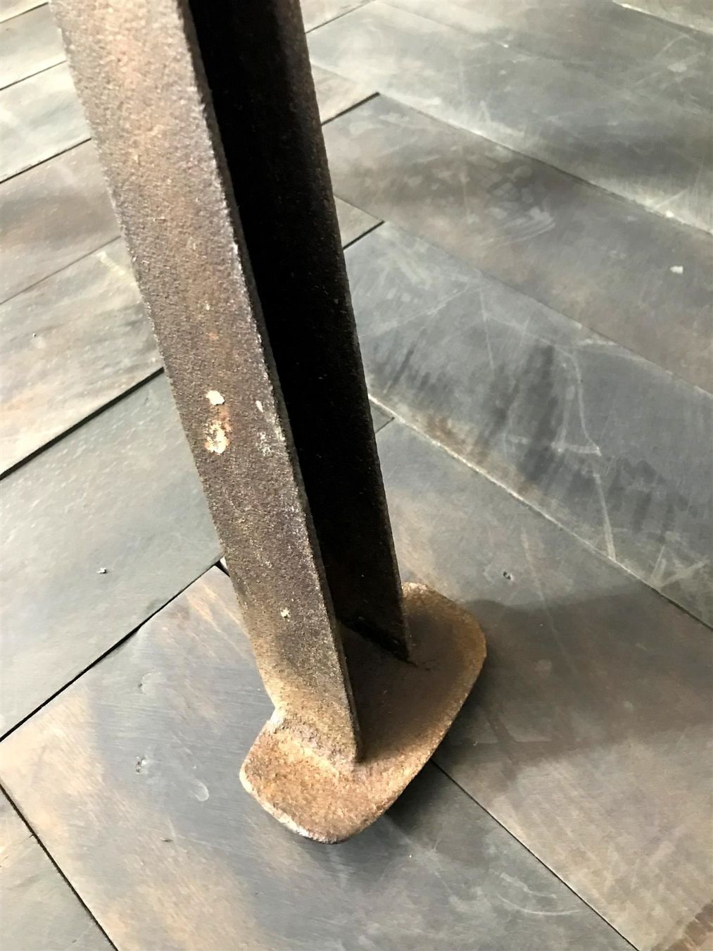 Tavoli: Tisch Industrial Design, Eisen Beistellt – Usato da Laufenburg venduto da industrial-silence 4