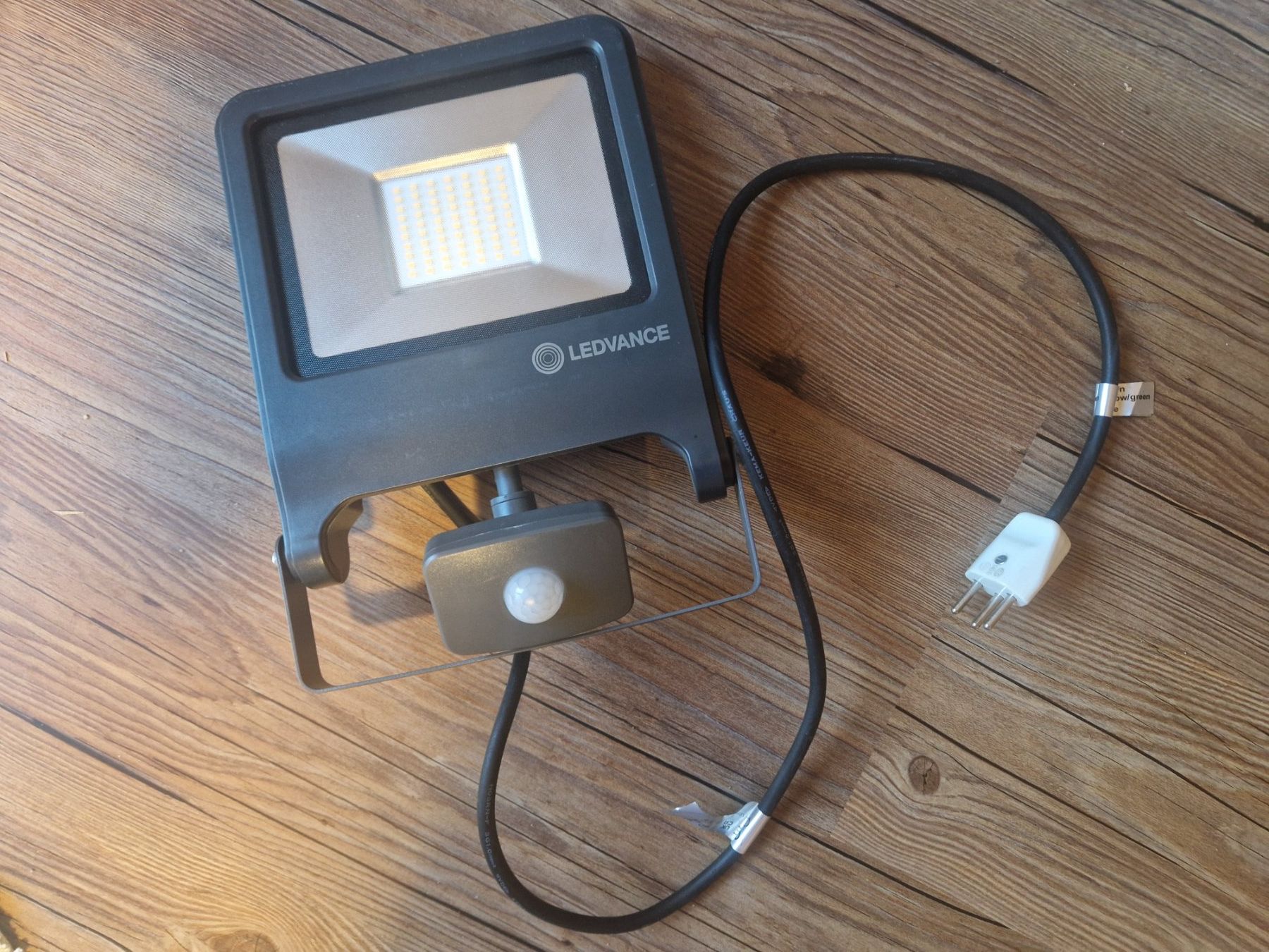 Lampen: LEDVANCE ENDURA FLOOD SENSOR 50W LED Strahler mit PIR Sensor – Gebraucht aus Wiesendangen von 27viper27