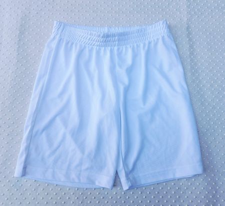Weisse Sport Shorts, Grösse 146/152 Manor