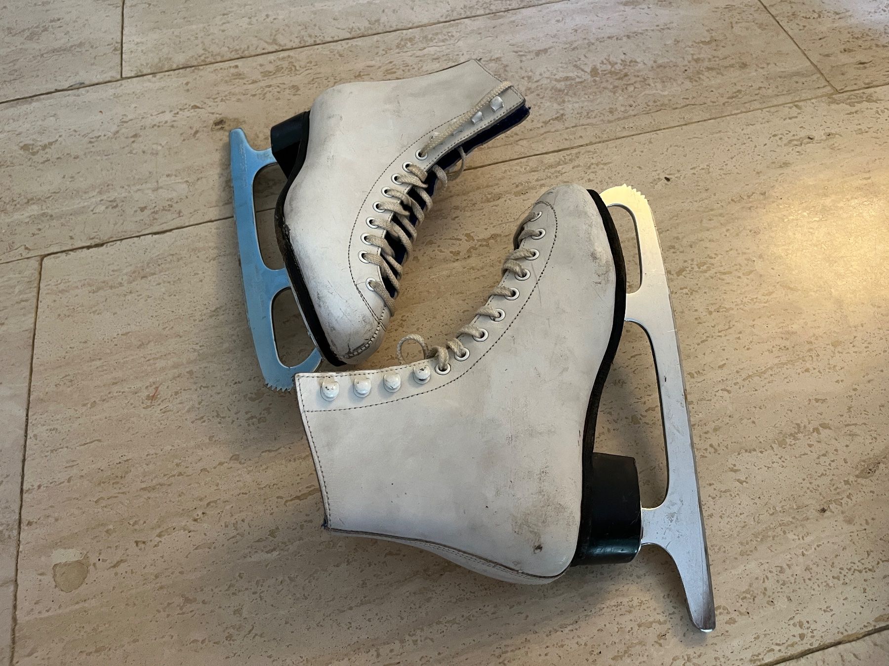 Patins à glace: Schlittschuhe Grösse 36 – D'occasion à Zürich par Pellicano
