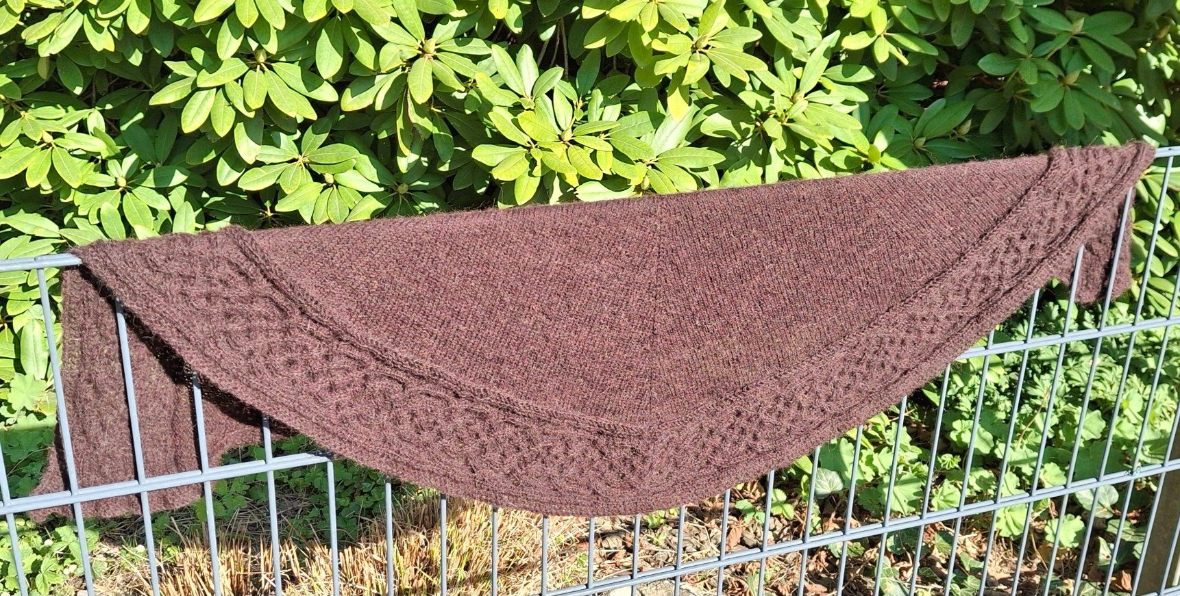 Foulard & Sciarpe: Schultertuch "Celtic Myths" mit Alpaca     NEU – Nuovo (secondo la descrizione) da Langenthal venduto da Handstrick 2