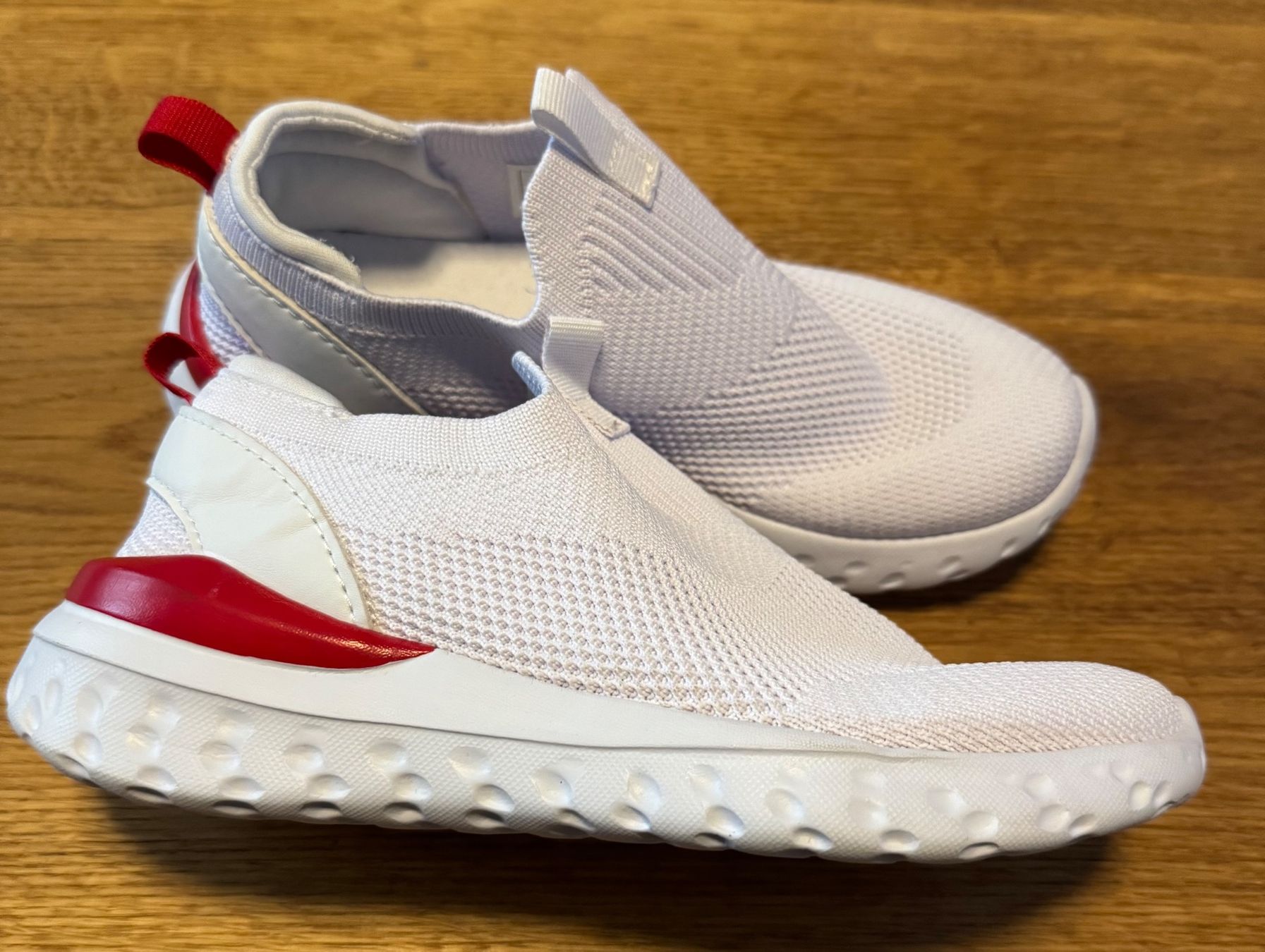 Schuhe für Jungen: Kinder Sneakers Vty weiss, Gr 34 – Neu (gemäss Beschreibung) aus Herzogenbuchsee von zukerka