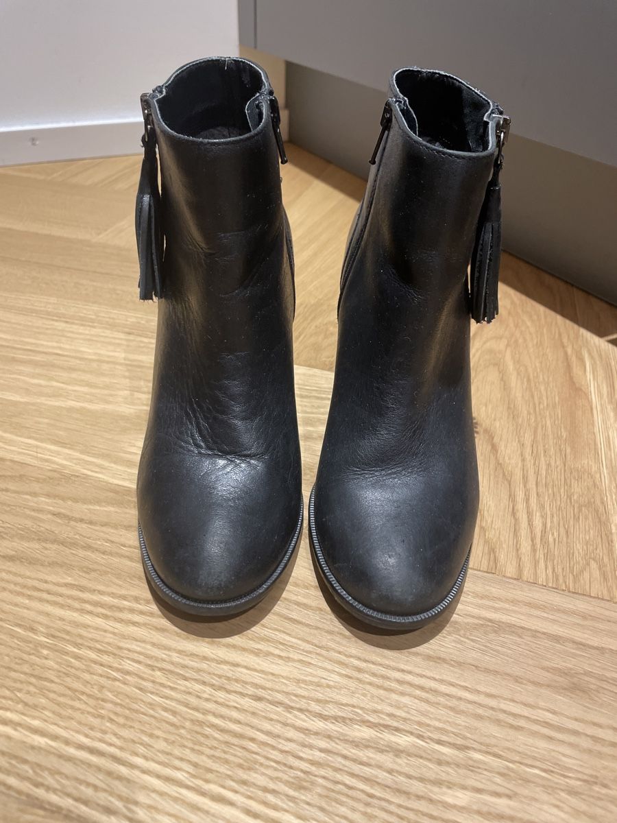 Damenschuhe: Schwarze Stiefeletten mit Absatz, Gr. 37 – Gebraucht aus Arbon von llaauraa 1