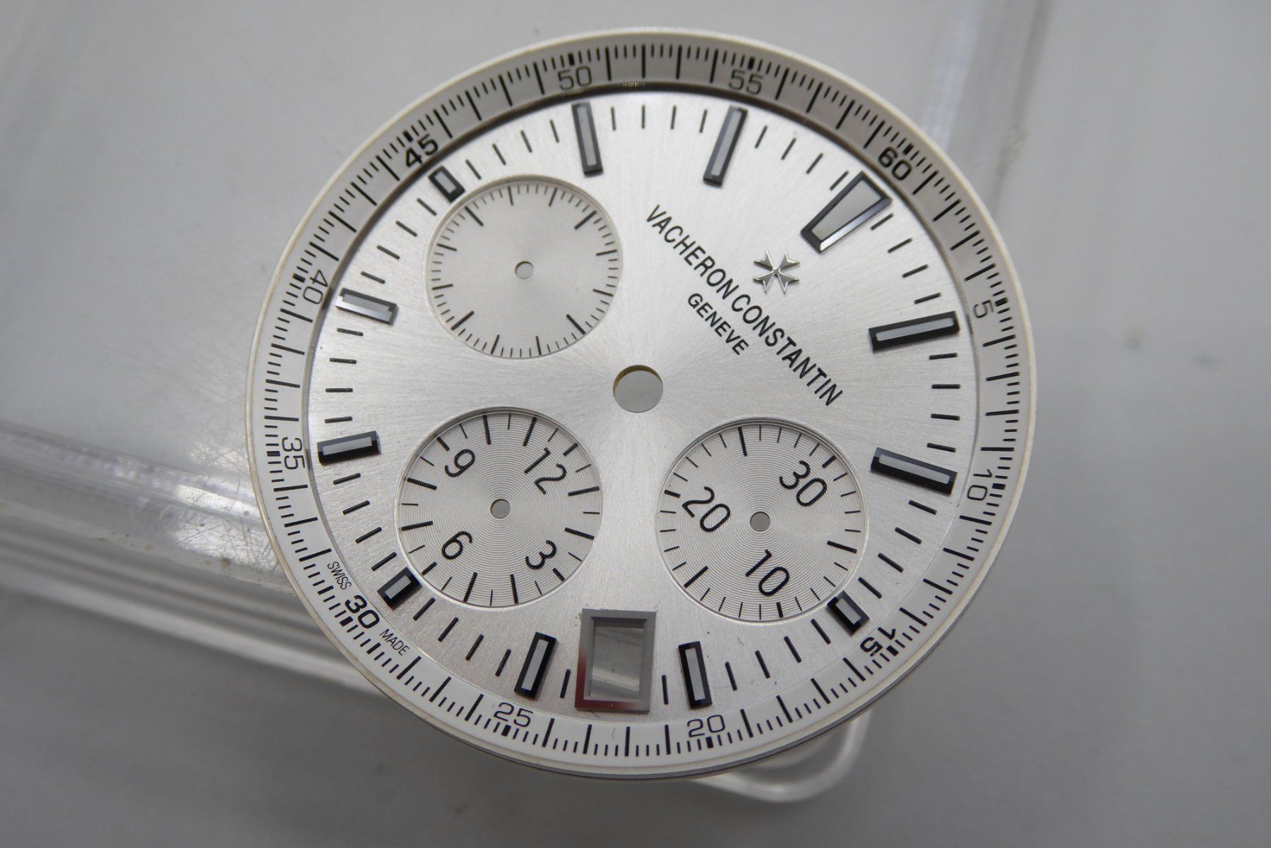 Vacheron Orologi: Vacheron Constantin Overseas Chronograph silver dial 5500V – Nuovo (secondo la descrizione) da Geneve venduto da adr_xk6n 3