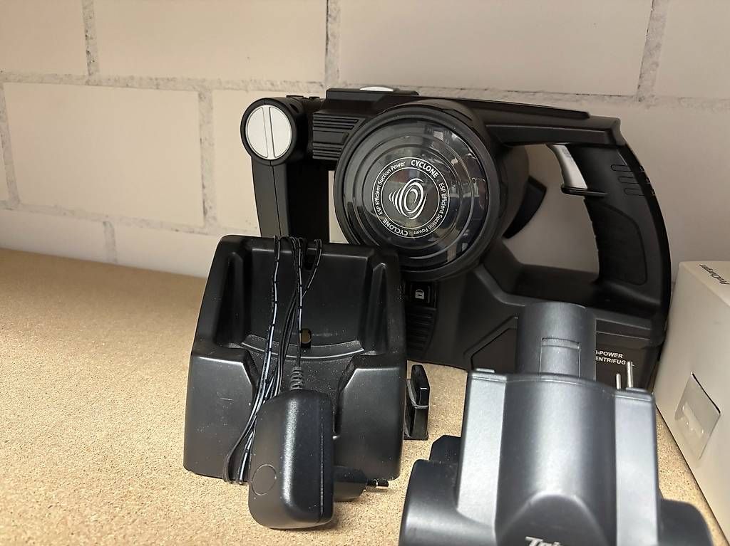 Staubsauger & Zubehör: Handstaubsauger (für Auto) – Gebraucht aus Ossingen von csc_wb79 1