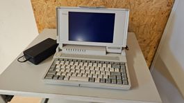 Toshiba T1000LE Laptop mit Netzteil Retro Vintage
