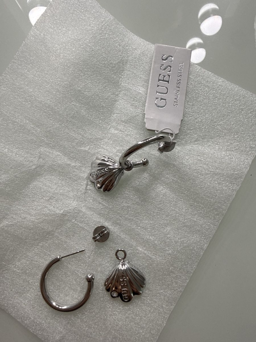 Guess Ohrringe & -stecker: Boucles d'oreilles Guess coquillage – Neu und originalverpackt aus Lucens von vel_68l2 2
