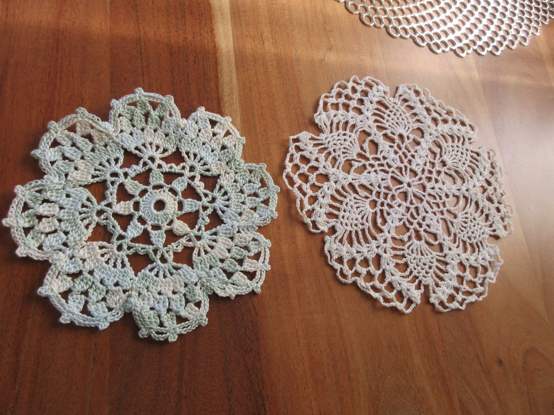 Sottobicchieri: 2 Hand made/Spitzendeckchen/gehäkelt Untersetzer/lacework! – Usato da Goldach venduto da mamakotzi 6