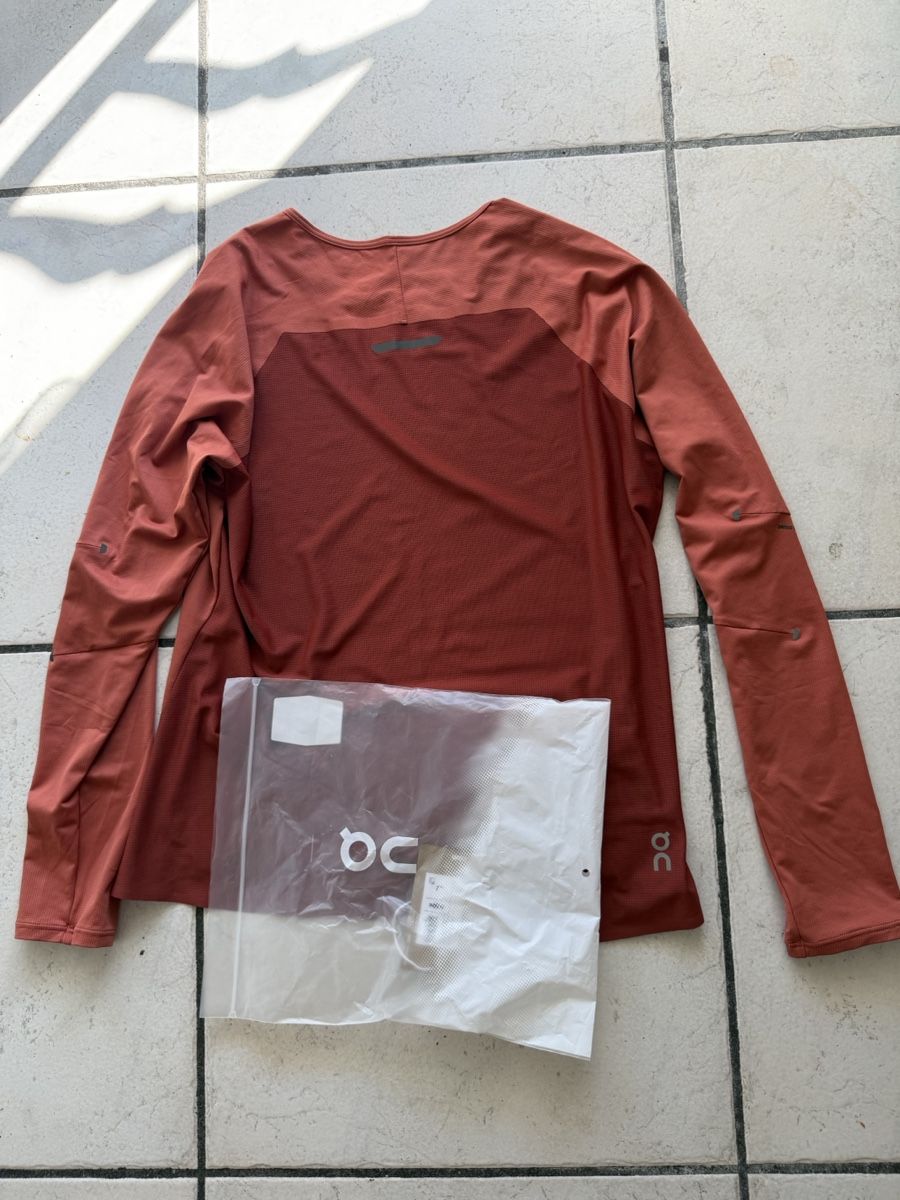 T-Shirts: On Running Performance Long-T, Women's, Size M, – Gebraucht aus winterthur von iva_j2h5