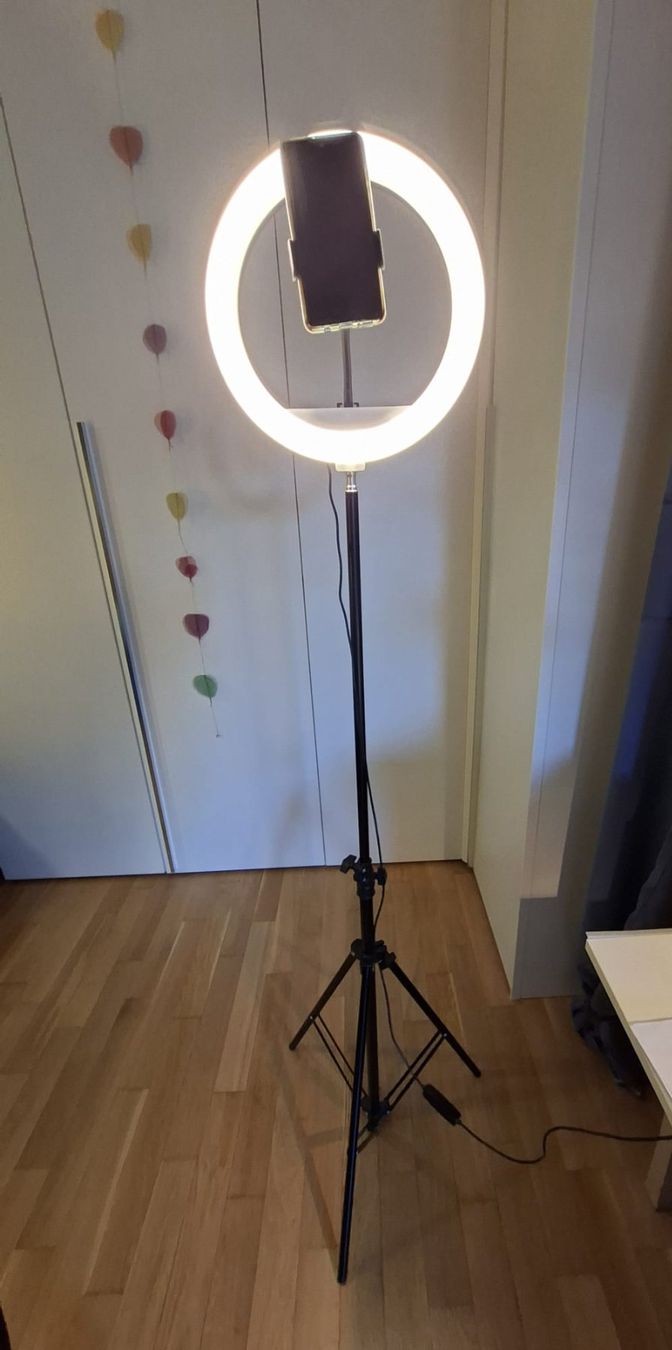 Lampade: Lampada Luce ad anello LED per selfie con treppiede – Usato da Lugano venduto da Rossana11
