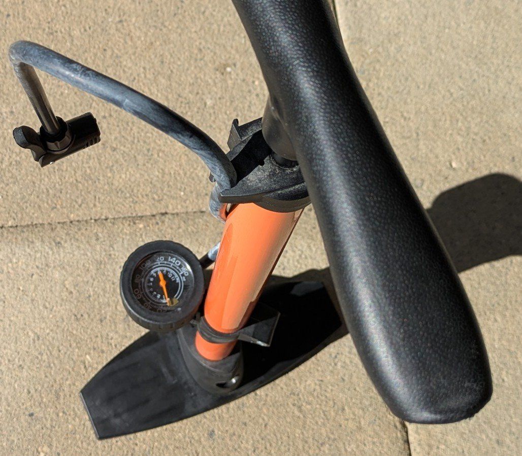 Pumpen: Standluftpumpe mit Manometer gebraucht Zustand – Gebraucht aus Adlikon von Match62 2