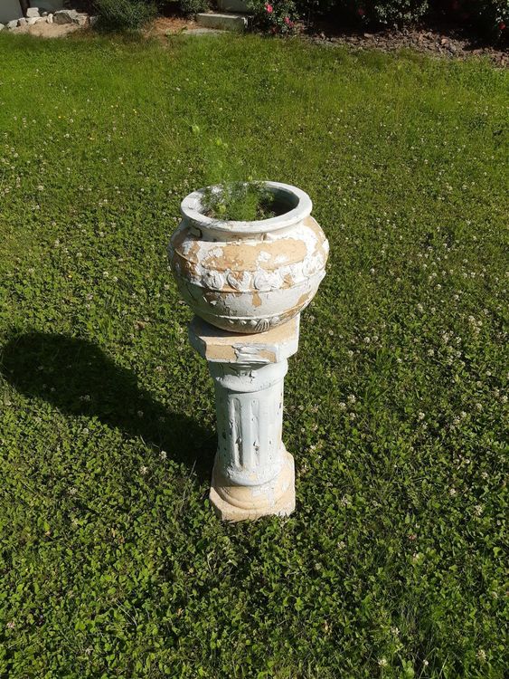 Toller Blumentopf mit Säule Kaufen auf Ricardo