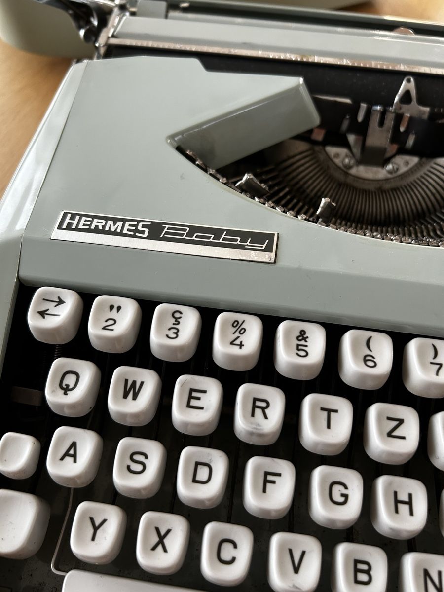 Macchine da scrivere: Machine à écrire Hermès baby vintage – Usato da Cheseaux-Noréaz venduto da glamourana 1