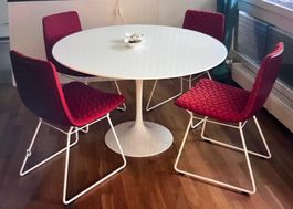 Designer Tisch "Knoll" mit vier Designer Stühlen "Freifrau"