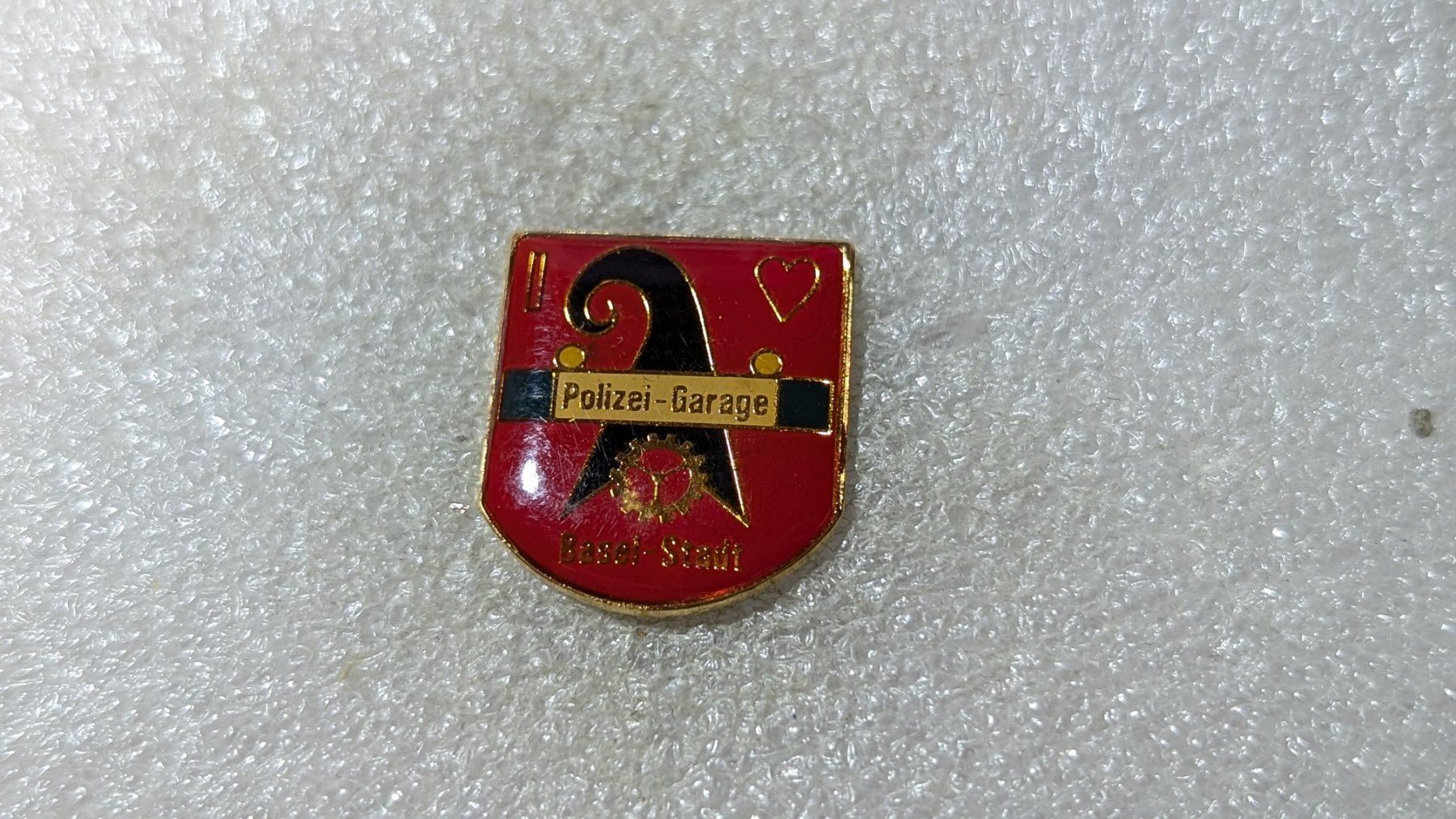 Placchette & Badge: Ansteckpin 169: Basel Stadt Polizei Garage – Usato da Oppligen venduto da Pin-Fall-Shop