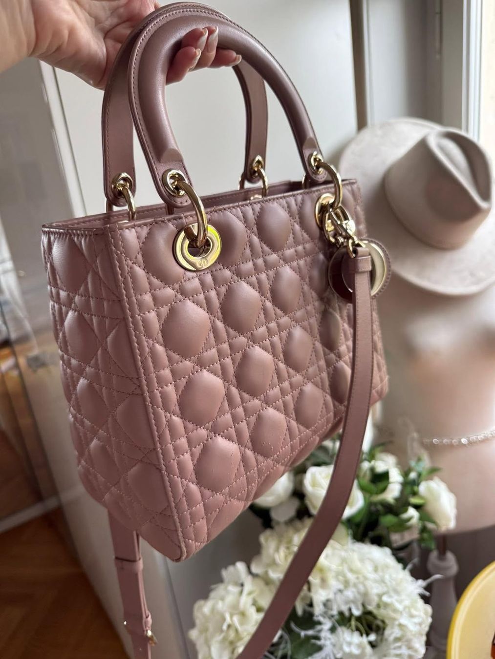 Dior Taschen für Damen: Originale Dior Lady Medium Handtasche – Gebraucht aus Kastanienbaum von swi_8n56 1