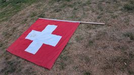 Schweizer Fahne 140x135cm an Stab
