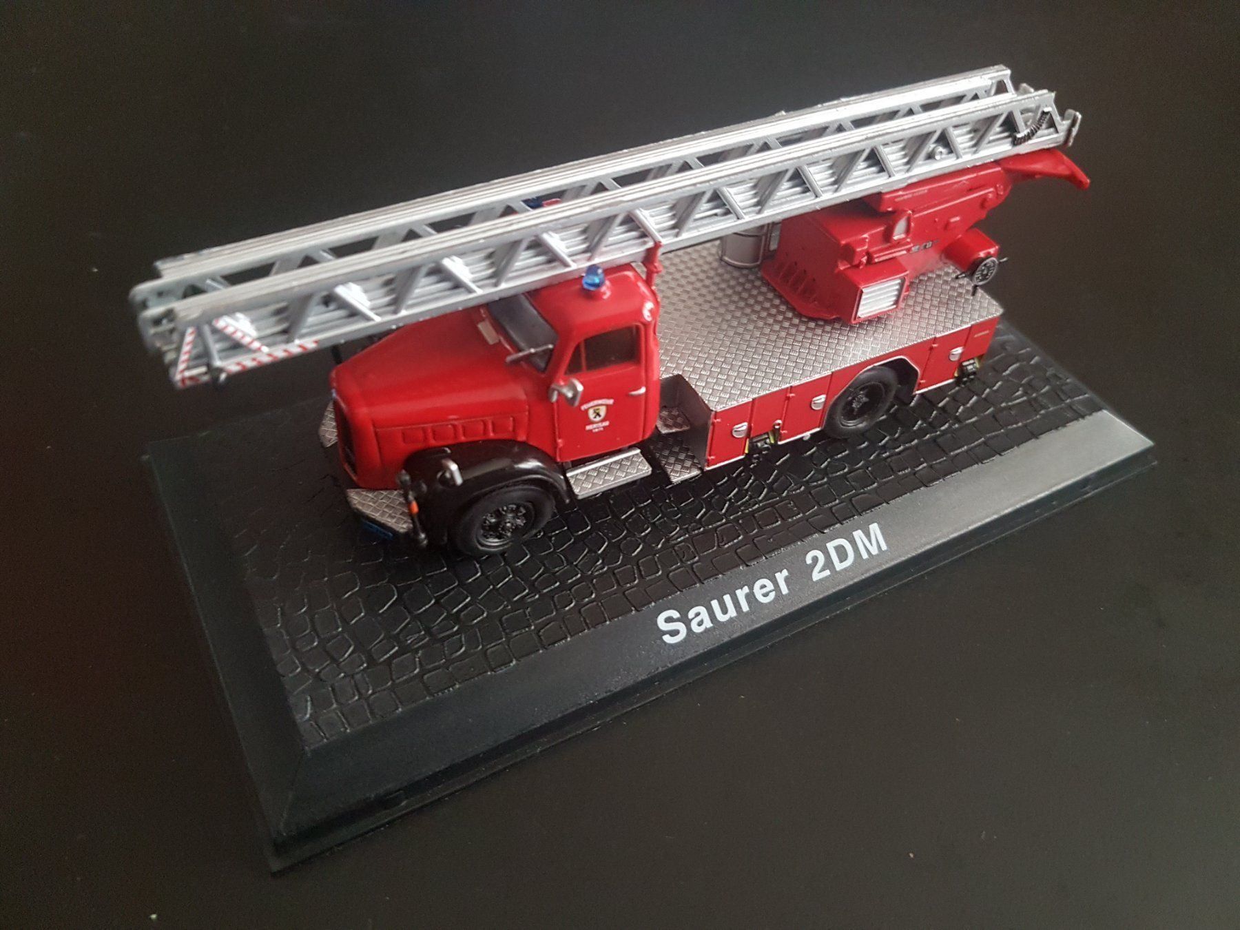 Kit di modellismo & Modellini statici: SAURER 2DM - Feuerwehr – Nuovo e nell'imballaggio originale da Morges venduto da iljamuromez