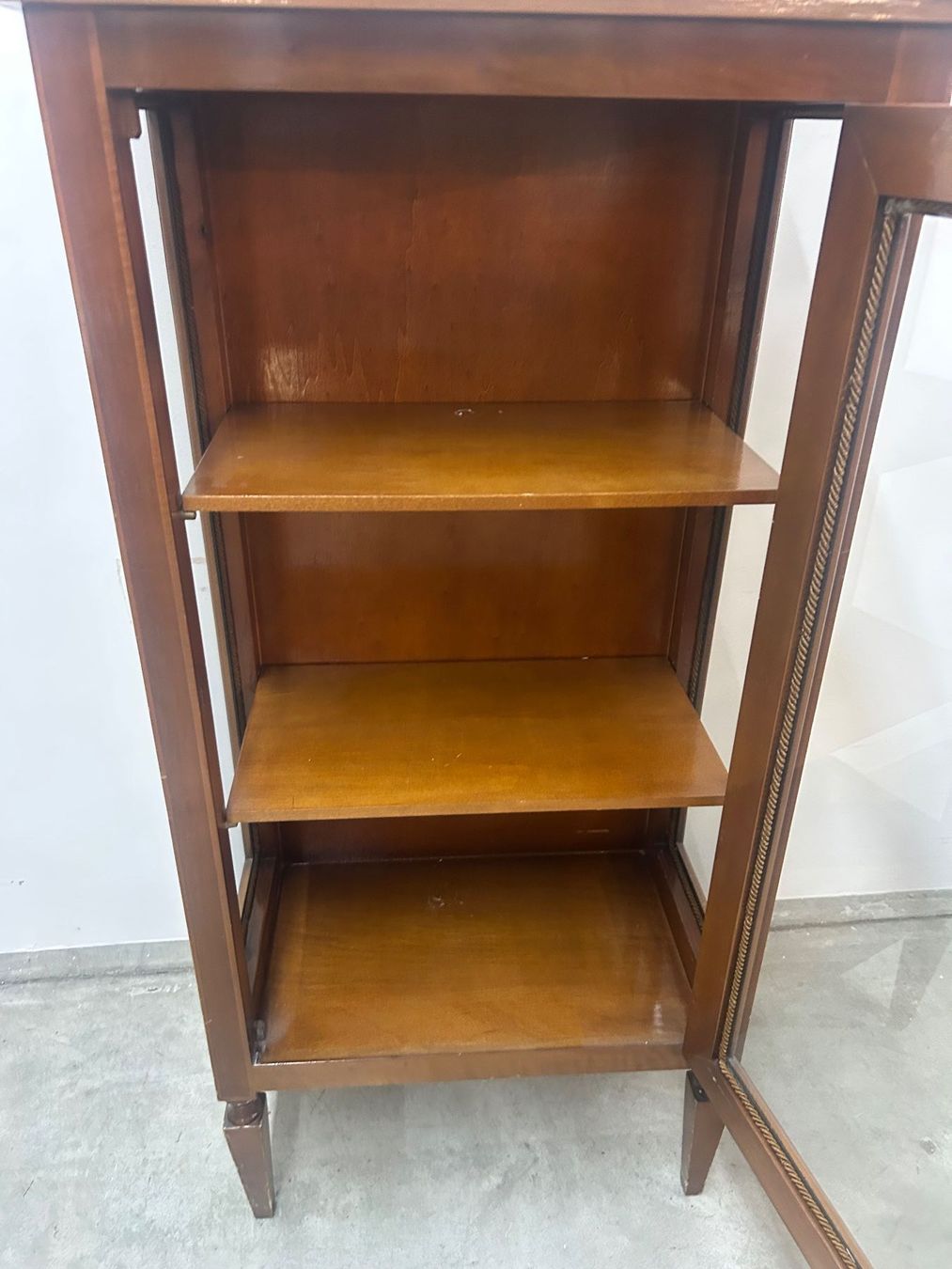 Vetrine: Vitrine Biedermeier Stil Kirschbaum 3-seitig verglast – Usato da Zürich venduto da Levelart 5