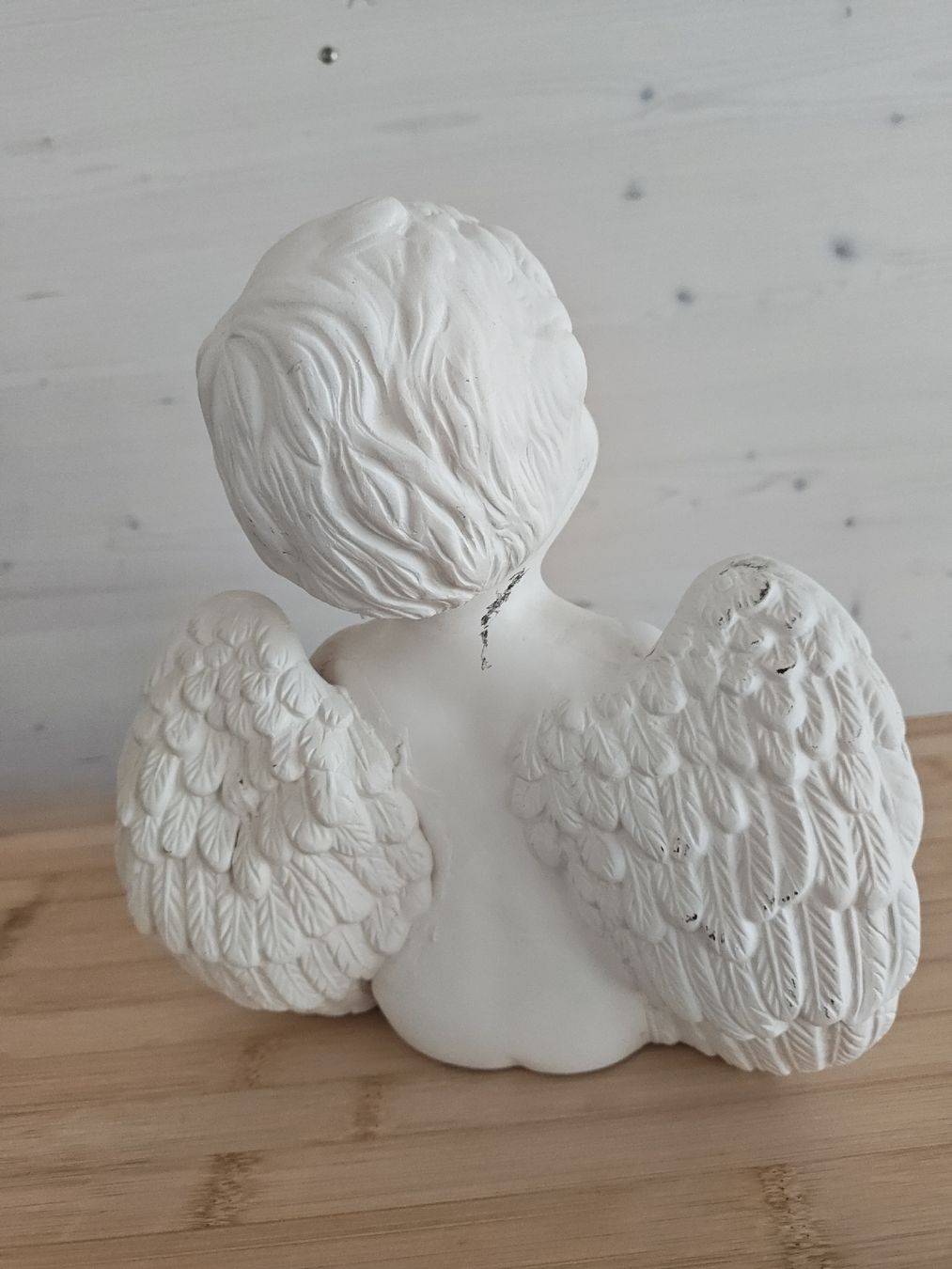 Statuette: Engel Figur weiss sitzend Keramik  – Usato da Feldbach venduto da Lizze 1