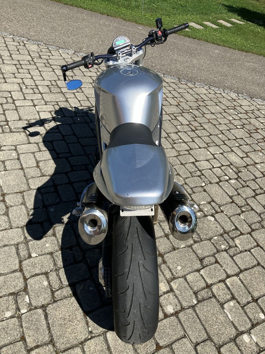 Triumph Strada: Triumph Speed Triple – Usato da Worben venduto da Aircooled 2